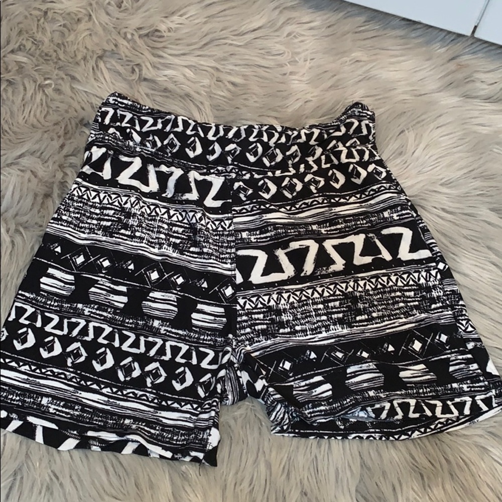 Hot Kiss Soft Size Small Tribal Print Shorts